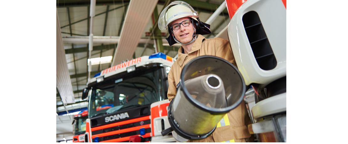 Evonik betreibt im Industriepark Wolfgang (IPW) eine eigene Werkfeuerwehr. Im Notfall sind die Feuerwehrleute in weniger als fünf Minuten an jeder Stelle im Standort.