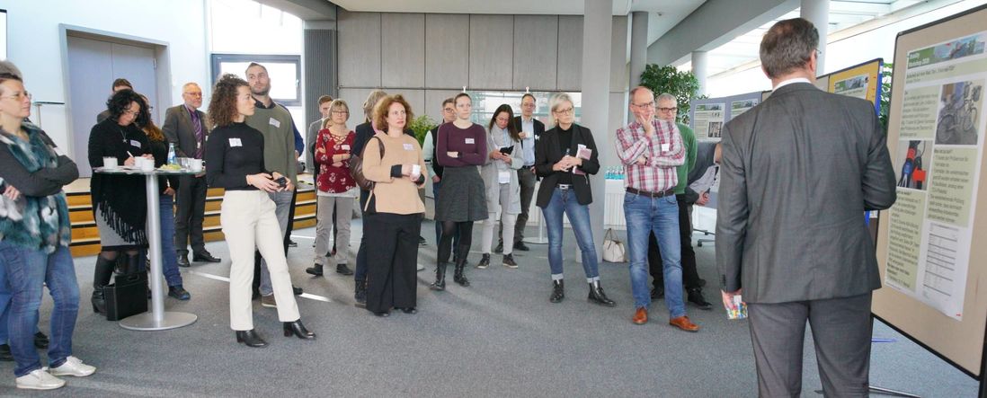 Volles Haus im Foyer des Plenarsaals