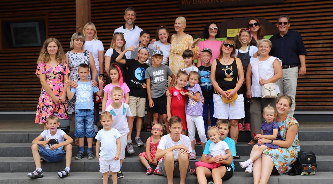 Im Anschluss ging es in die Wildpark "Alte Fasanerie". Claus Schmidt, rechts oben, wollte den Kindern einen unvergesslichen Tag schenken.